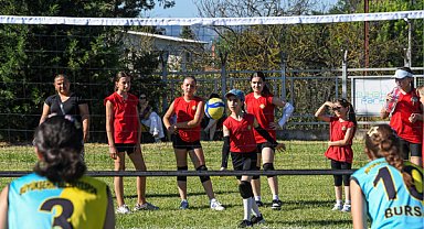 Mini Voleybol Şenliği Osmangazi’de düzenlendi