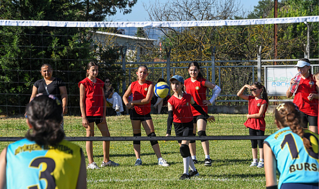 Mini Voleybol Şenliği Osmangazi’de düzenlendi