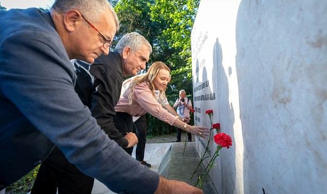 Nazım Hikmet, ölümünün 63. yılında İzmir'de anıldı