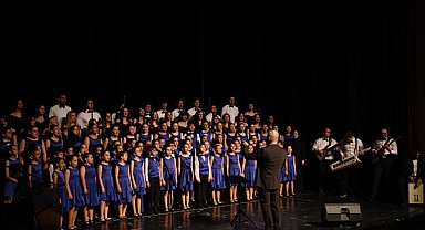 Nilüfer’de müzik şöleni: Çocuk ve genç korolar sahne aldı