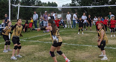 Osmangazi’de 1500 kız çocuğu Mini Voleybol Şenliği’nde buluştu