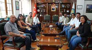 Sanatçı Mikail Aslan’dan Diyarbakır Büyükşehir Belediyesi Eşbaşkanlarına ziyaret