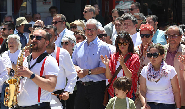Tirilye’de Zeytin Çiçeği Festivali gerçekleşti