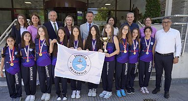 Türkiye Şampiyonu voleybolcular Çorlu Belediyesi’ni ziyaret etti