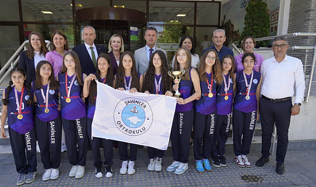 Türkiye Şampiyonu voleybolcular Çorlu Belediyesi’ni ziyaret etti