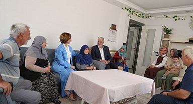 Ünlüce, 93 yaşındaki Fadime İpler’i evinde ziyaret etti