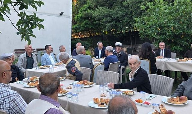 Vali Aktaş’tan huzurevine Babalar Günü ziyareti