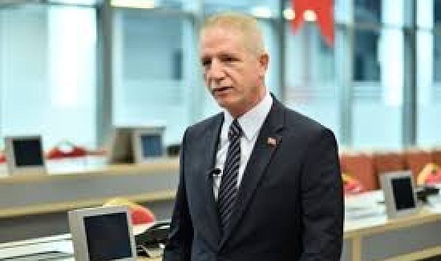 Vali Gül, “İnsanlığın Yükü: Dekolonizasyonun Bugünü” sergisini ziyaret etti