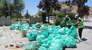 Van Atatürk Kültür Parkı’nda 3 ton çöp toplandı
