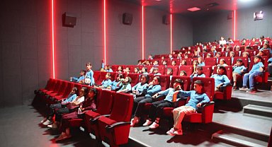 Van Büyükşehir Belediyesi’nden öğrencilere sinema etkinliği