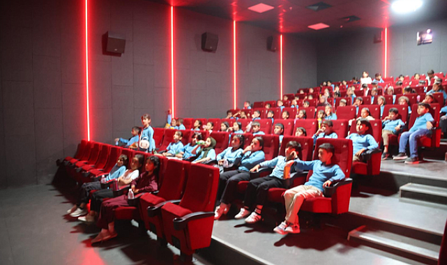 Van Büyükşehir Belediyesi’nden öğrencilere sinema etkinliği