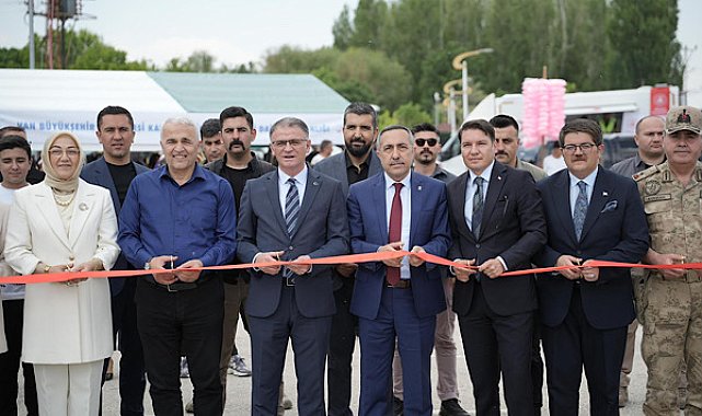 Van’da 100 Aile Destek Merkezi’nin yıl sonu sergisi açıldı