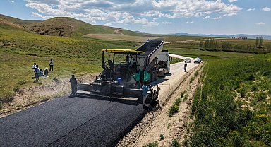 Van'da 15 kilometrelik grup yolunda asfalt çalışması sürdürülüyor