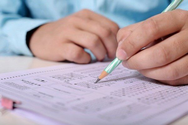 ÖSYM'den yapılan açıklamaya göre 2025-YDS/İngilizce sınavının sonuçları açıklandı. Adaylar, sınav sonuçlarına ÖSYM’nin https://sonuc.osym.gov.tr adresinden