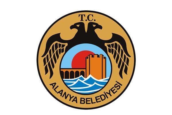 Alanya Belediyesi tarafından yapılan denetimlerde, araçlarından yere sigara izmariti attığı