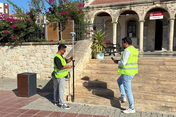 İzmir Büyükşehir Belediyesi Aliağa’nın simgesi Demokrasi Meydanı’nın yenileme çalışmaları için