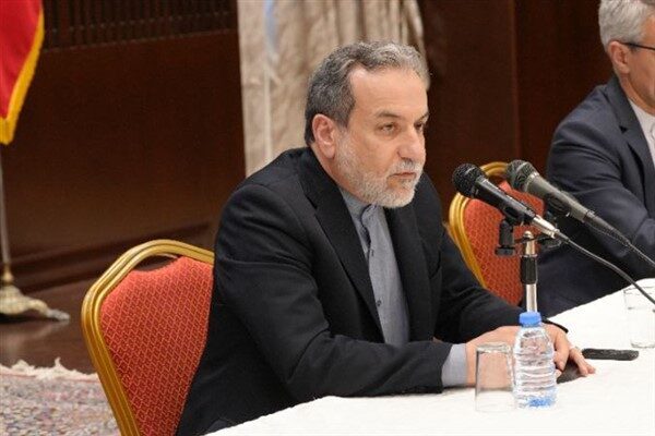 Diplomatik heyetin başında Tacikistan'ın başkenti Duşanbe'yi ziyaret eden ve üst