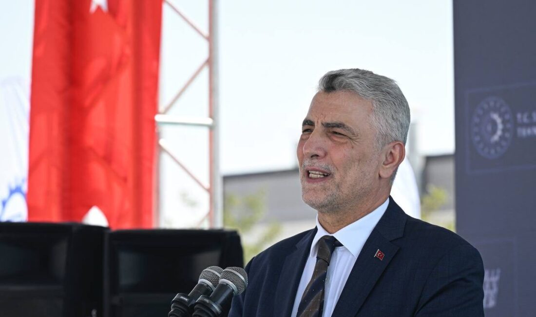 Ticaret Bakanı Bolat, İstanbul’da düzenlenen 17’nci Uluslararası Savunma Sanayii Fuarı’nı