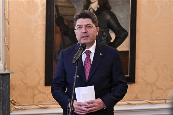 Adalet Bakanı Yılmaz Tunç, AK Parti Adana İl Başkanlığına ziyaret