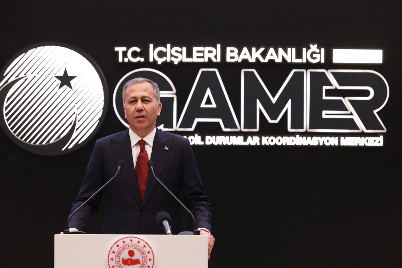 İçişleri Bakanı Yerlikaya, yangınların kontrol altına alındığı illerde hasar ve