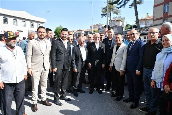 Bünyan Belediyesi ve hayırseverler iş birliğinde düzenlenen akülü araç dağıtım