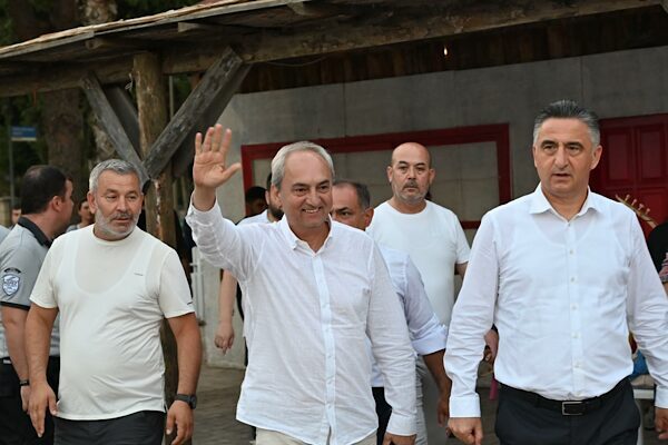 Kepez Alevi Bektaşi Kültür Derneği’nin düzenlediği ‘Aşure Etkinliği’ Dokumapark’ta gerçekleştirildi.