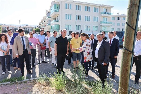 Toplantının açılışında konuşan Başkan Burcu Köksal, vatandaşların doğrudan katılımına büyük