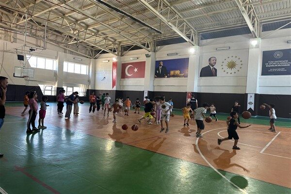 7-15 yaş aralığındaki kız ve erkek çocukların ilgi gösterdiği basketbol