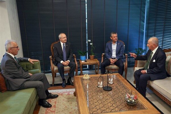 Cumhuriyet Halk Partisi (CHP) Genel Başkanı Özgür Özel, önceki Genel