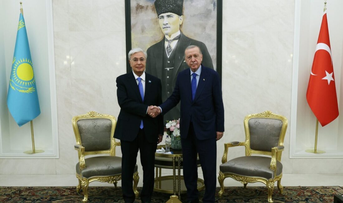 Cumhurbaşkanı Recep Tayyip Erdoğan, Kazakistan Cumhurbaşkanı Kasım Cömert Tokayev'i Esenboğa Havalimanında