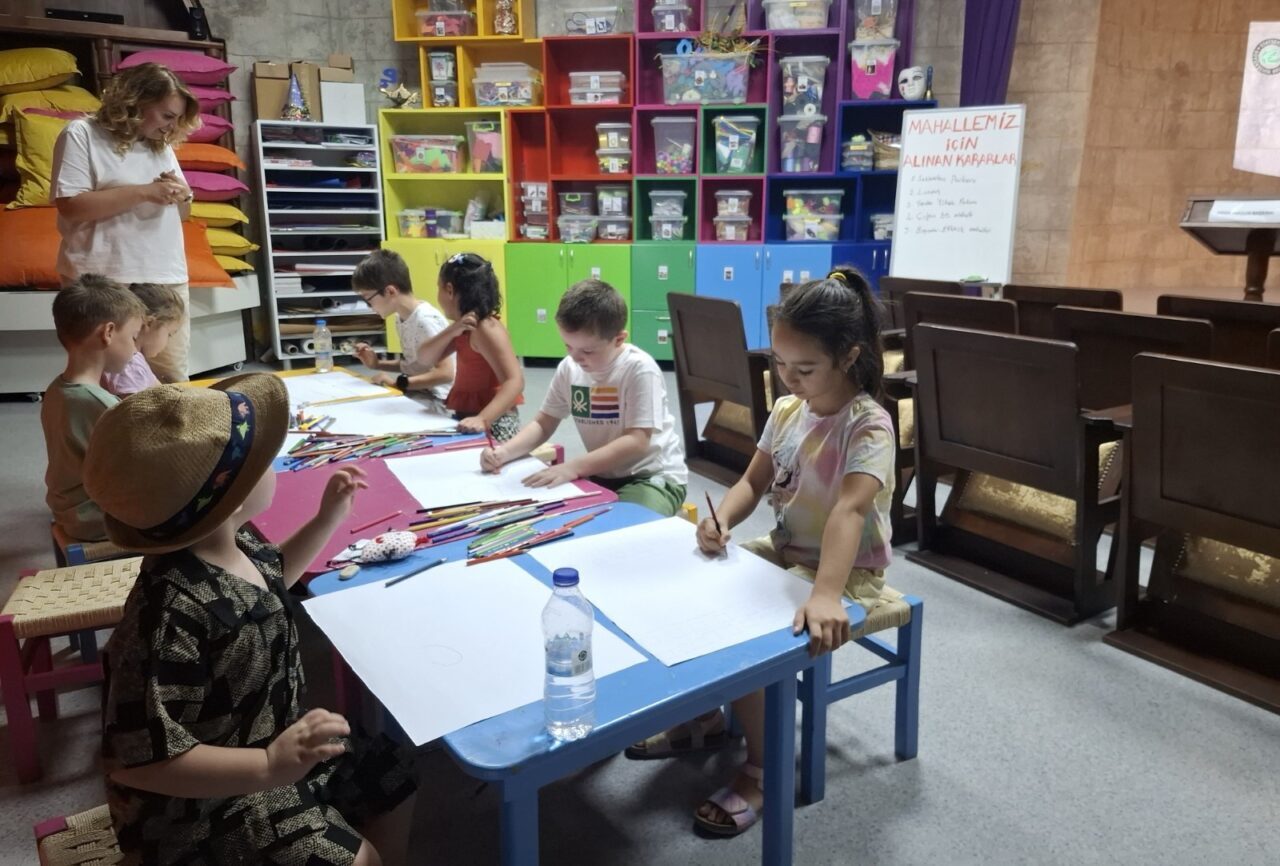 Büyükşehir Belediyesi Masal Şatosu, yaz etkinlikleri kapsamında anlamlı bir atölyeye