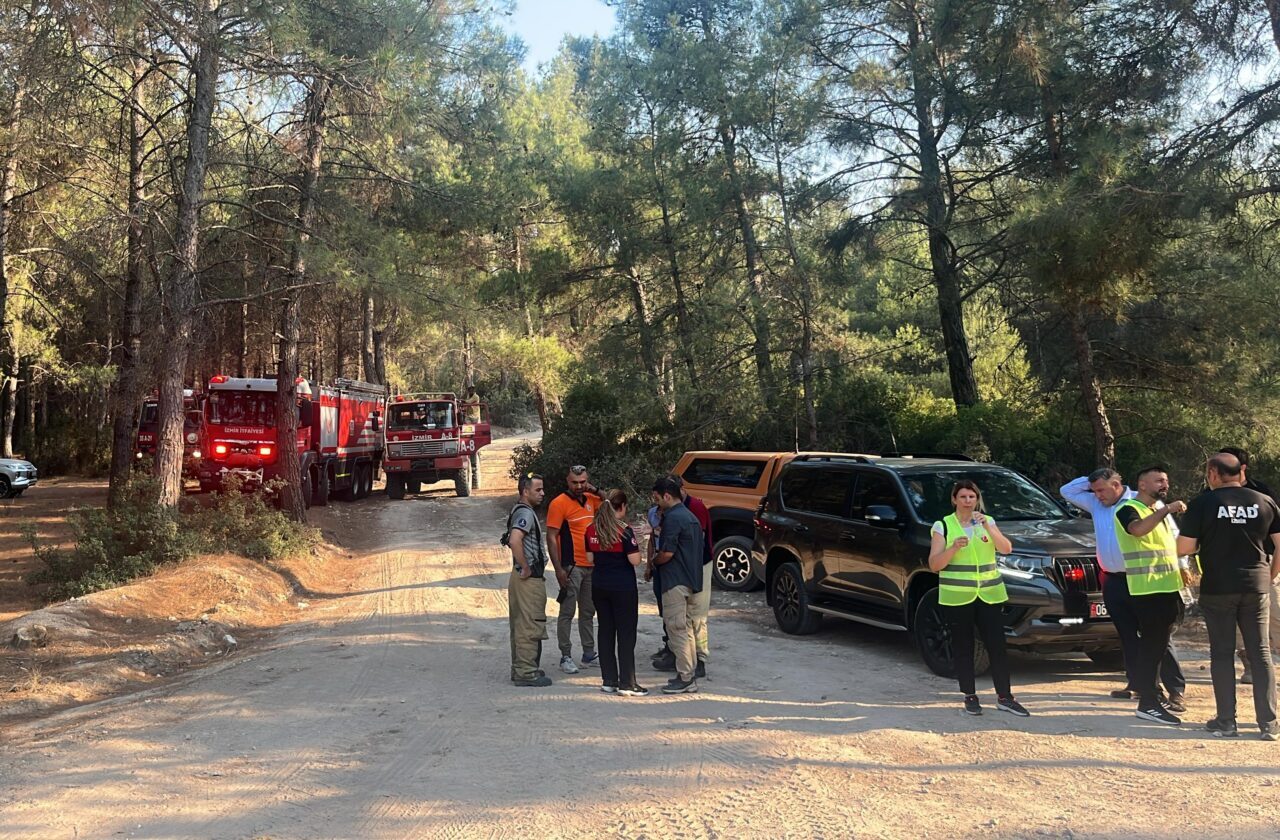 İzmir’de bugün 16.45 sıralarında, Gaziemir ilçesine bağlı Sarnıç Mahallesi’nde orman