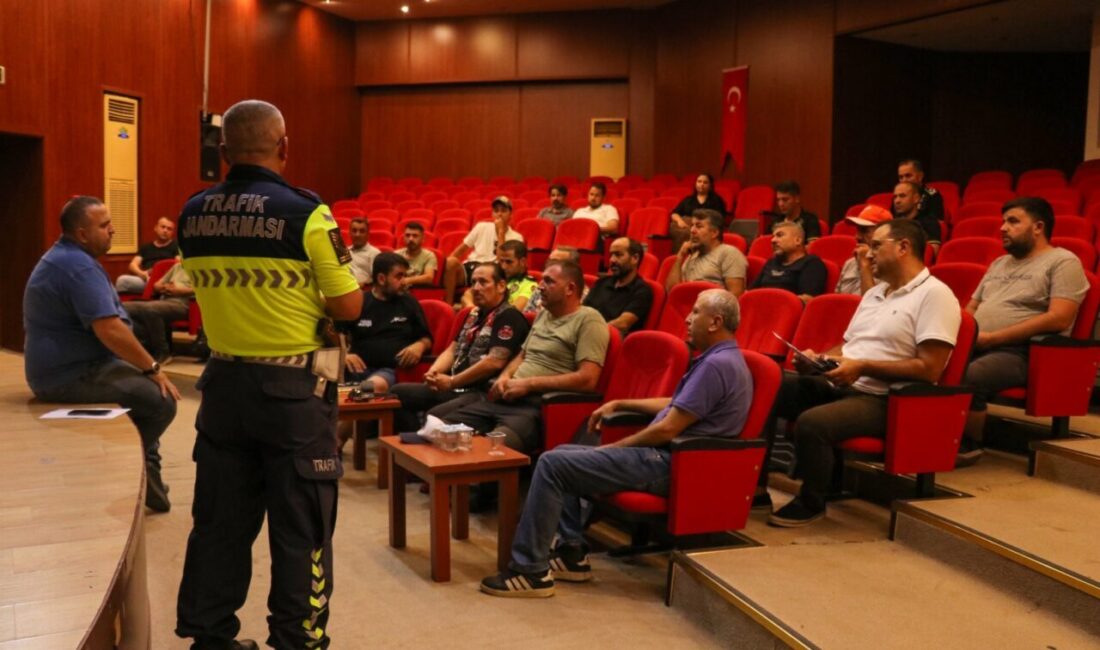 Gazipaşa Belediyesi Kültür Merkezi’nde gerçekleştirilen toplantıda; trafik güvenliği, güvenli sürüş