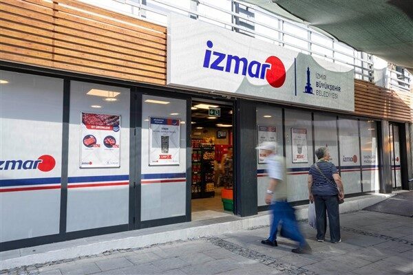 İZMAR, dokuzuncu şubesini Konak Kemeraltı Balıkçılar Meydanı’nda hizmete açtı. İZMAR’larda,