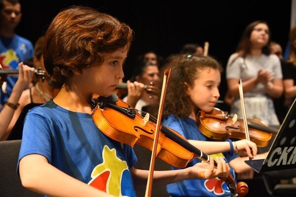 Her yıl üç binden fazla çocuğa ücretsiz sanat eğitimi veren