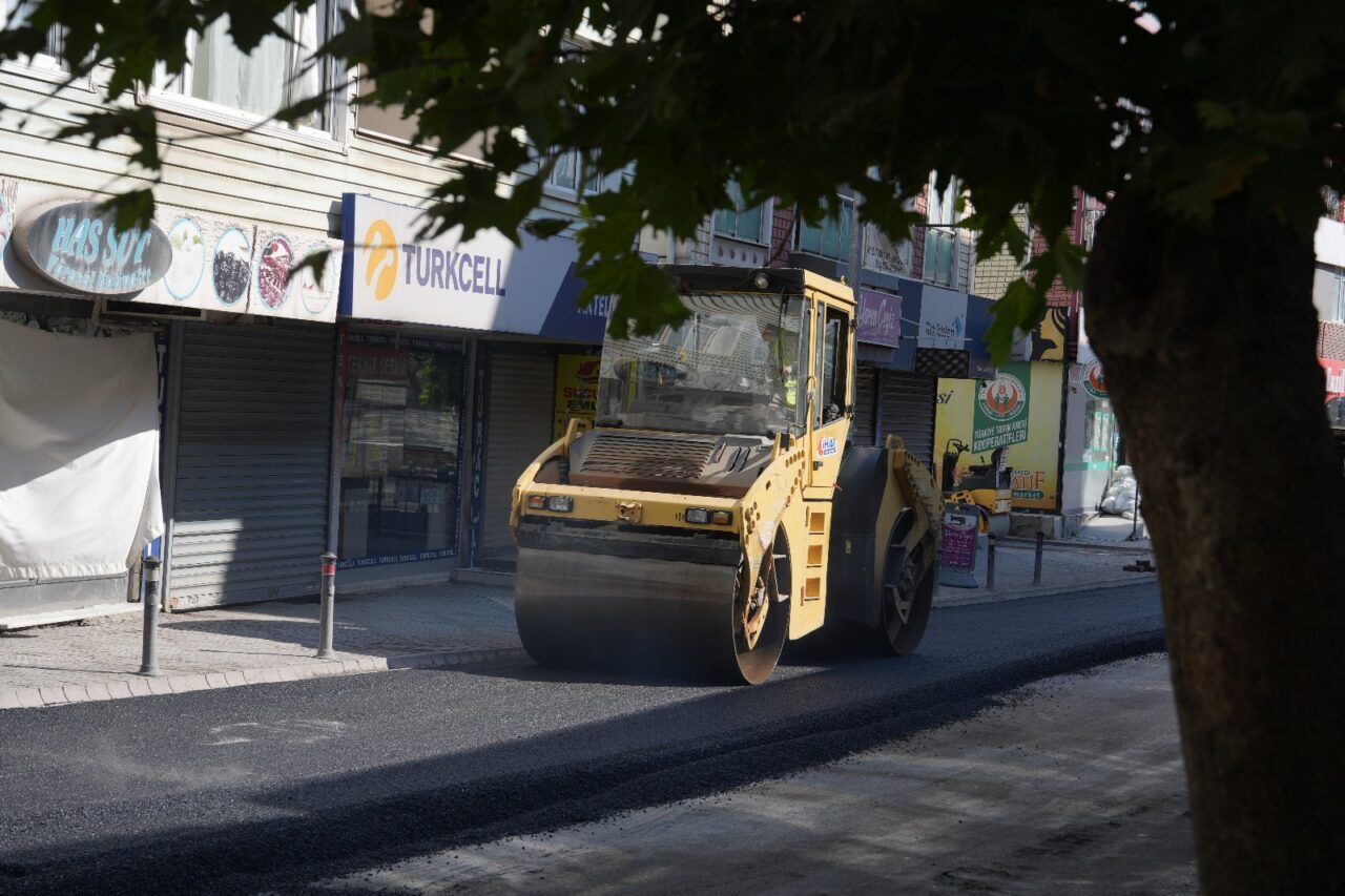 Program kapsamında ekipler; Hürriyet Mahallesi’nin en işlek arterlerinden biri olan