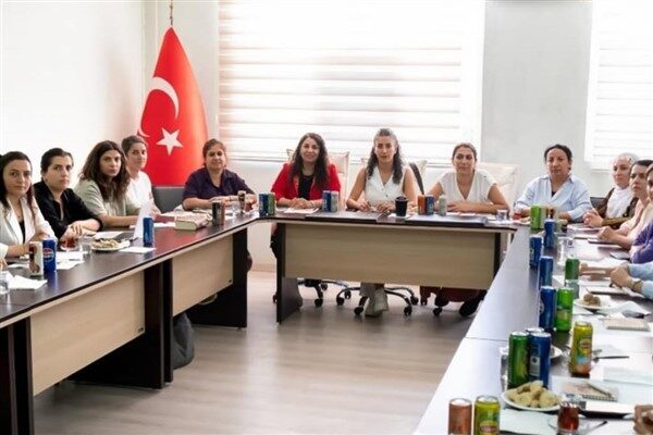 Toplantı, Mardin Büyükşehir Belediye Eş Başkanı Devrim Demir başkanlığında yapıldı.