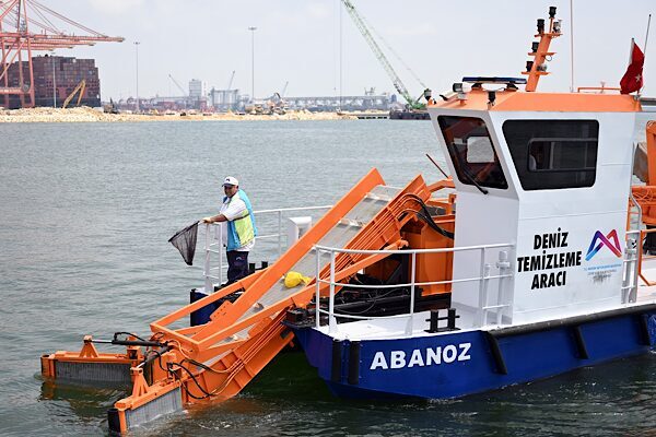 Mersin Büyükşehir Belediyesi, deniz kirliliğinin önüne geçmek  için denetimlerini aralıksız
