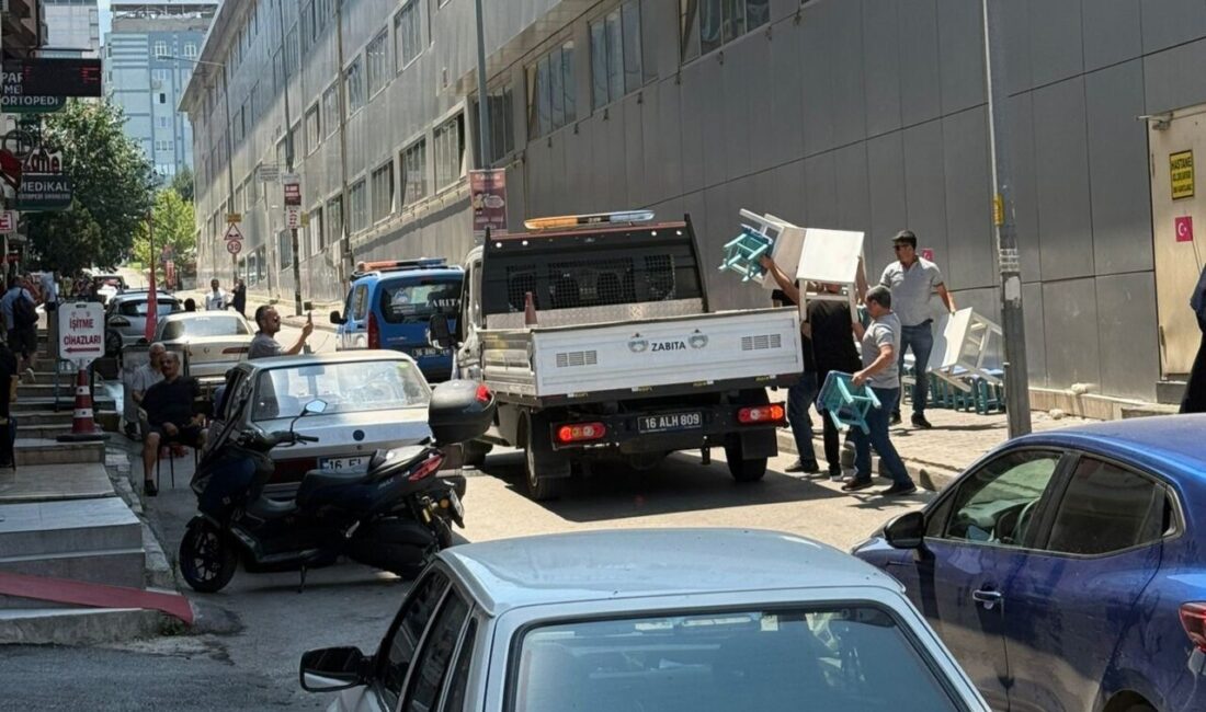 Osmangazi Belediyesi Zabıta Müdürlüğü ekipleri, halkın ortak kullanım alanlarının işgal
