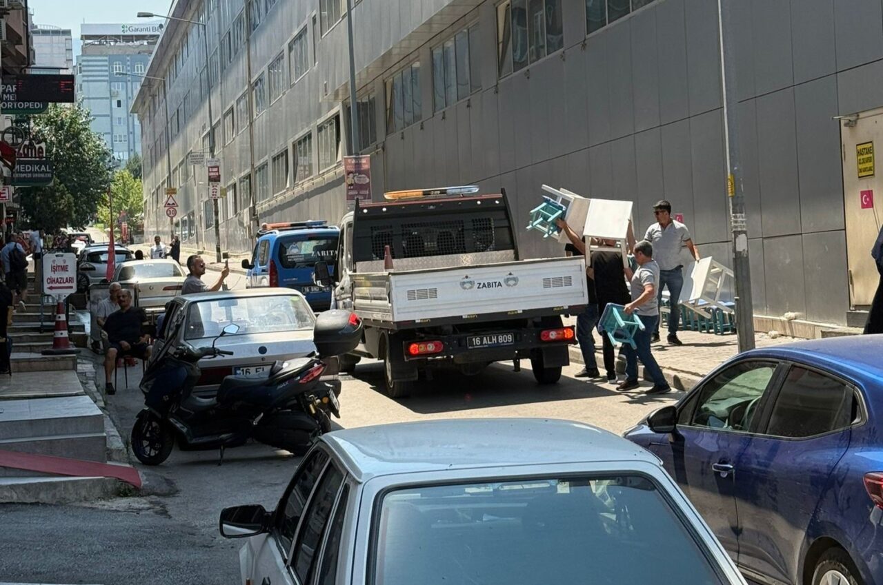 Osmangazi Belediyesi Zabıta Müdürlüğü ekipleri, halkın ortak kullanım alanlarının işgal