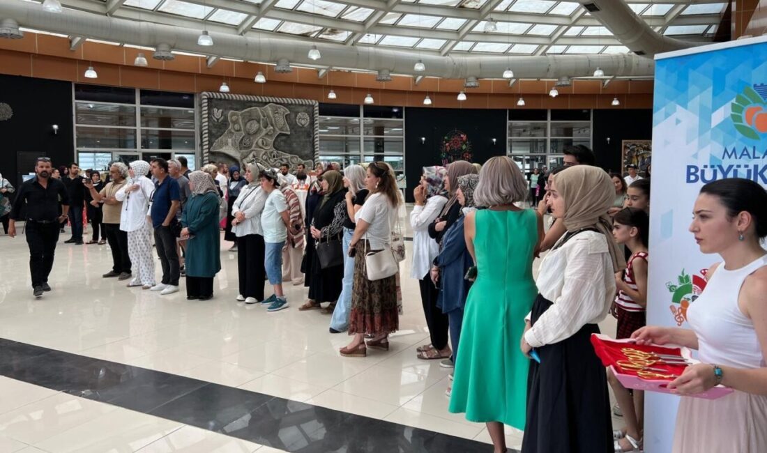 Büyükşehir Belediyesi Sanat Merkezi Fuaye Alanında düzenlenen törenle “Sarı Bir