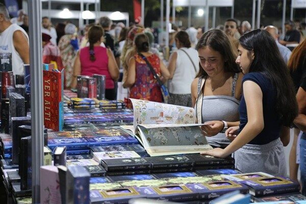 Edremit Belediyesi tarafından bu yıl yedincisi düzenlenen Edremit Kitap Fuarı’nın
