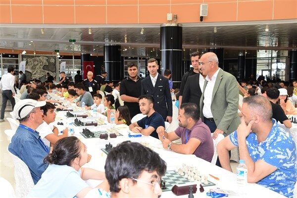 Ev sahipliğini Malatya Büyükşehir Belediyesi’nin yaptığı 8. Uluslararası Altın Kayısı