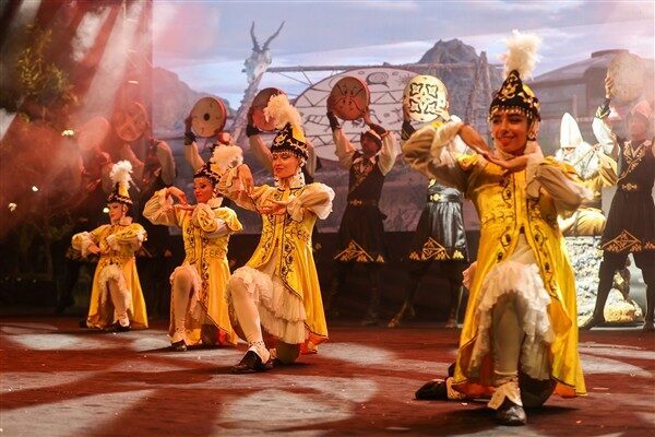 Hemşehri Dernekleri Festivali ve Yurt Dışı Türkler, Dernekler ve Yöresel