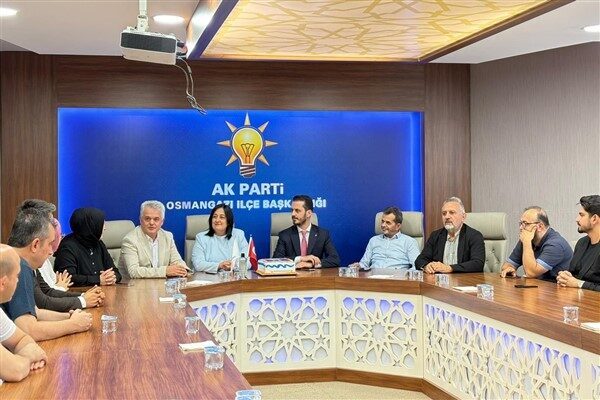 lçe Başkanlığında düzenlenen programa AK Parti Bursa Milletvekili Emel Gözükara