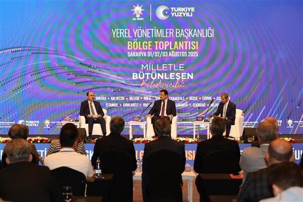 Konya Büyükşehir Belediye Başkanı Uğur İbrahim Altay, Sakarya’da düzenlenen AK