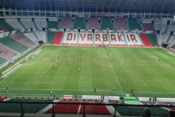 Türkiye Futbol Federasyonu’nun verdiği seyircisiz oynama cezası nedeniyle karşılaşmaya tarafsız