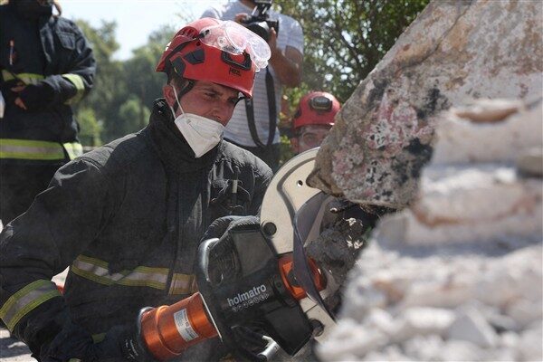 Antalya Büyükşehir Belediyesi İtfaiyesi, AFAD’la işbirliği içerisinde, Döşemealtı ilçesine bağlı