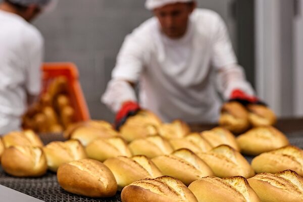 EKDAĞ Halk Ekmek Fabrikası’nda 25 çeşit ekmek üretiliyor ve bu