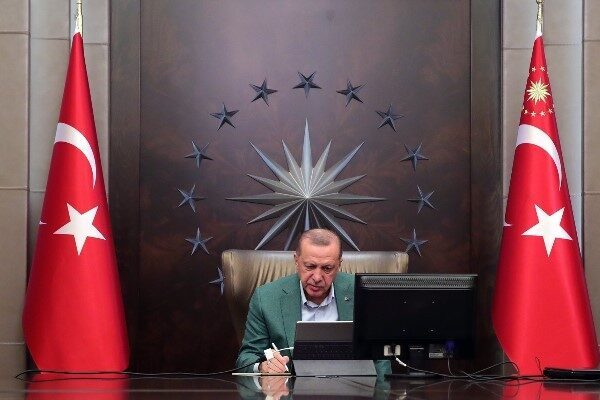 Resmi Gazete'de yayımlanan Cumhurbaşkanı Kararına göre, Kara Kuvvetleri Komutanlığı bünyesinde